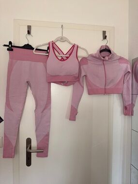 Pink Seamless 3-Piece Active Set - Sports Bra, Leggings & Zip Hoodie - M